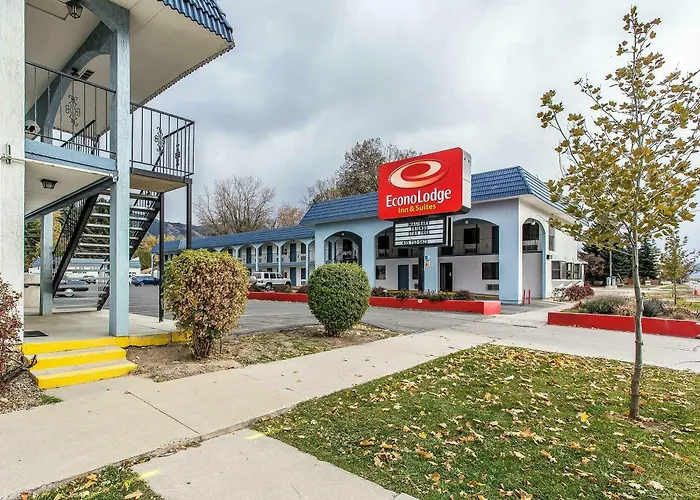 Econo Lodge Inn & Suites Logan